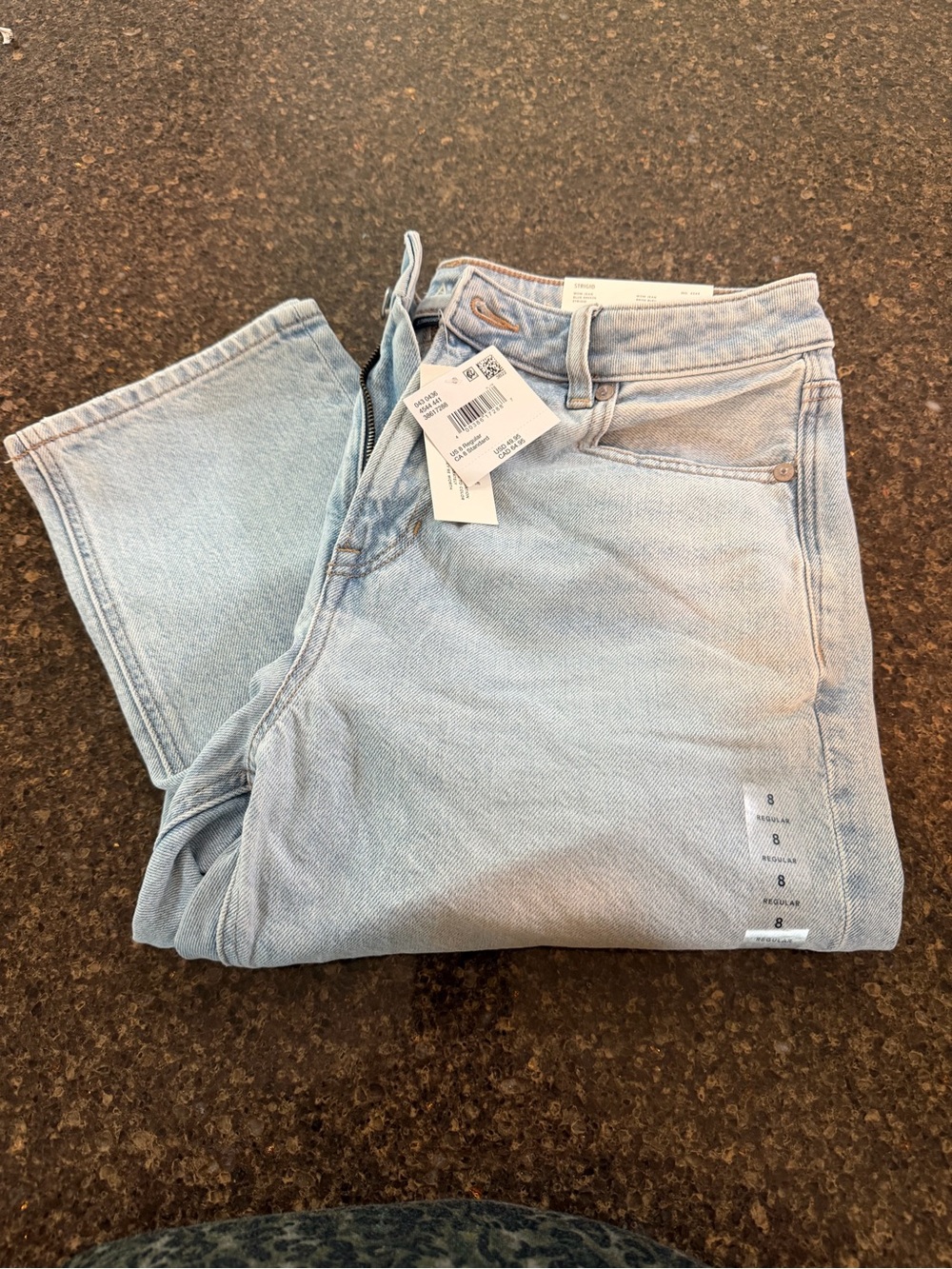 NWT American Eagle Strigid Mom Jeans, Size 8 Regular, Blue Breeze Wash